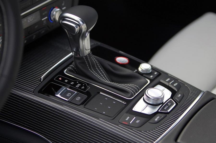 Детали интерьера Audi S7 Sportback 2012 года  (WW) (фото 37 из 73)